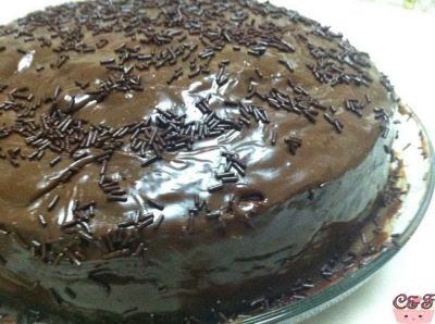 Bolo de Chocolate com Cobertura de Chocolate